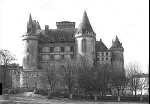 Photographie du ch�teau de La Rochefoucauld (fa�ade nord) - libre de droit ?