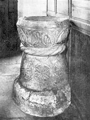 Buckland-in-the-Moor: Font