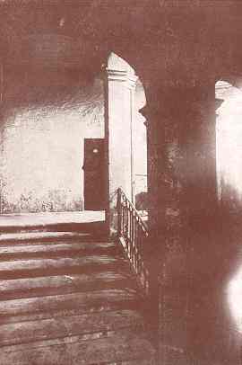 Ancien couvent de Sainte-Ursule au Pont-Saint-Esprit (l'escalier).
